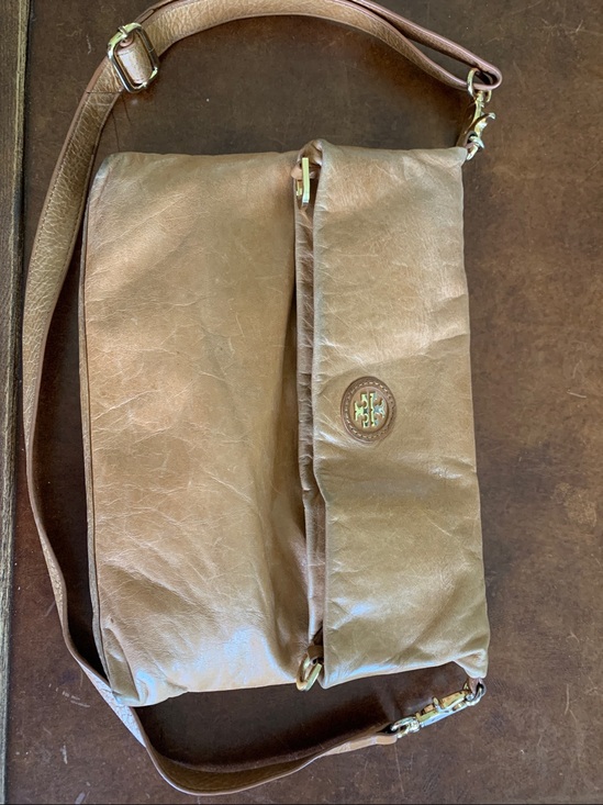Tory Burch Handbags - Tory Burch Dena Tan Leather Foldover Bag